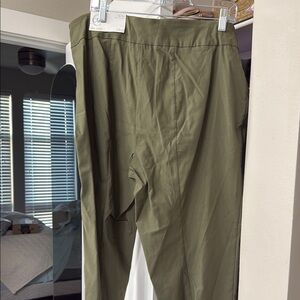 Cato Green Ankle Cropped Pants with Relaxed Fit and Wide Waistband